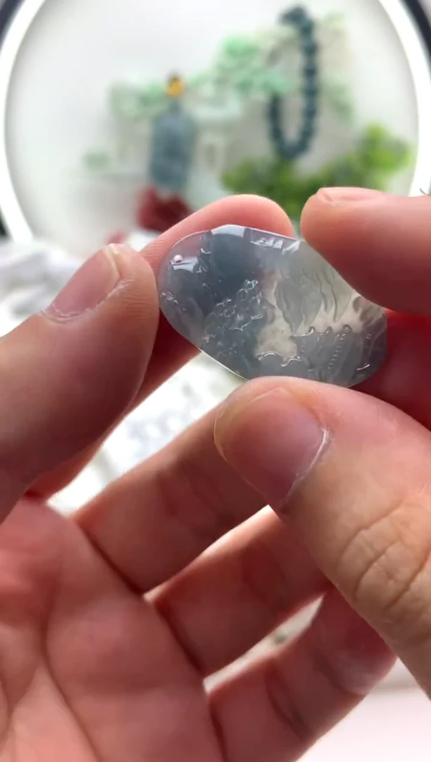 翡翠未镶嵌颈饰小山水【品质一般介意慎拍】