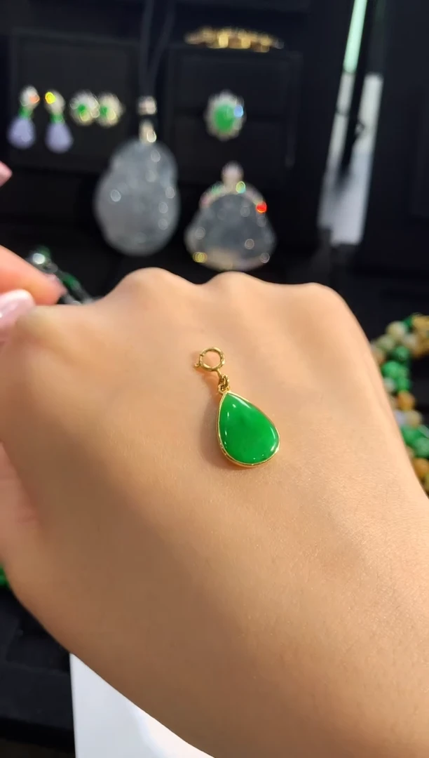 【闪购商品】翡翠颈饰18K金镶嵌吊坠