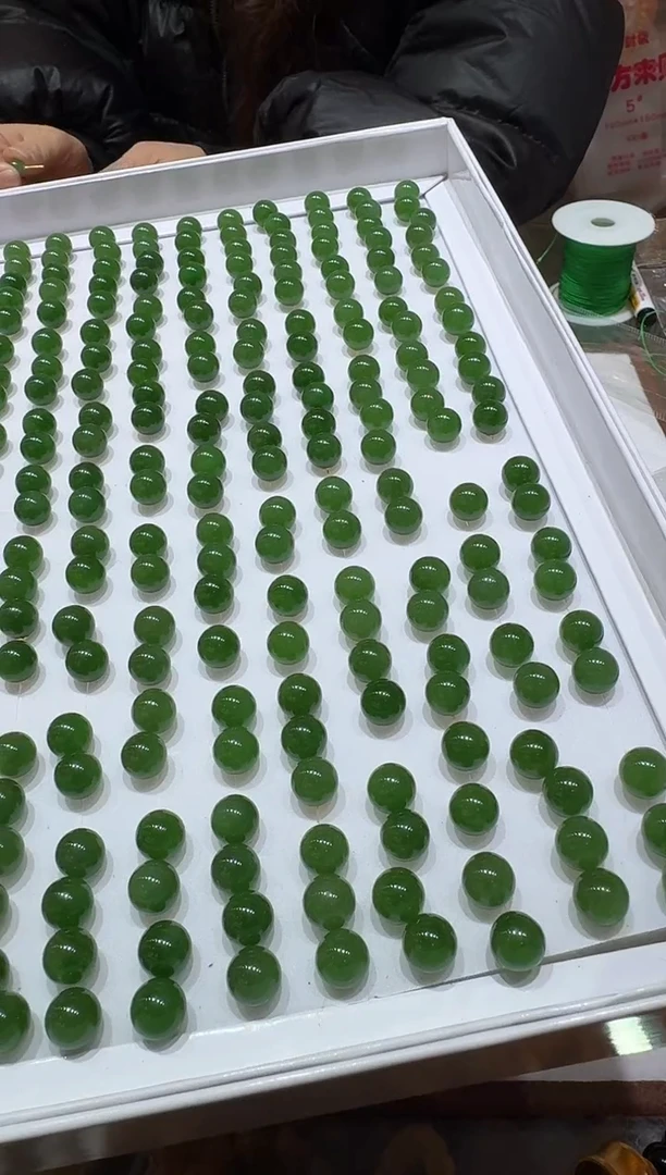 18K金镶嵌和田玉耳饰俄罗斯碧玉耳钉多样性发其一