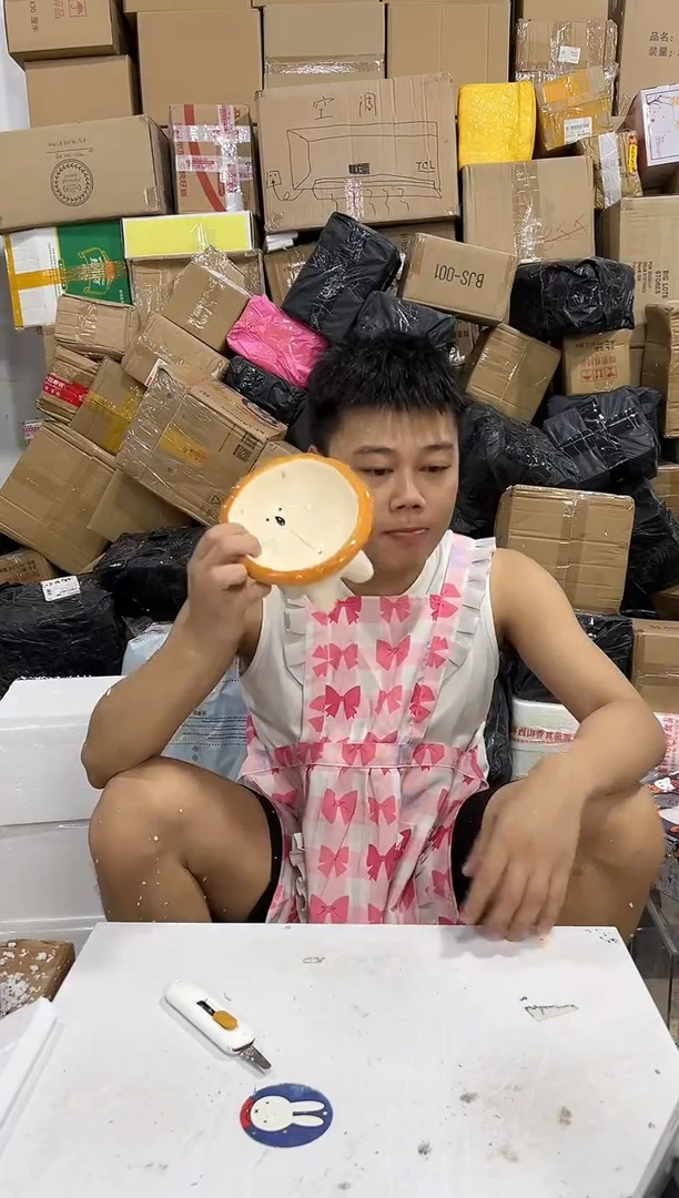 瓷片小号狮子猫碗