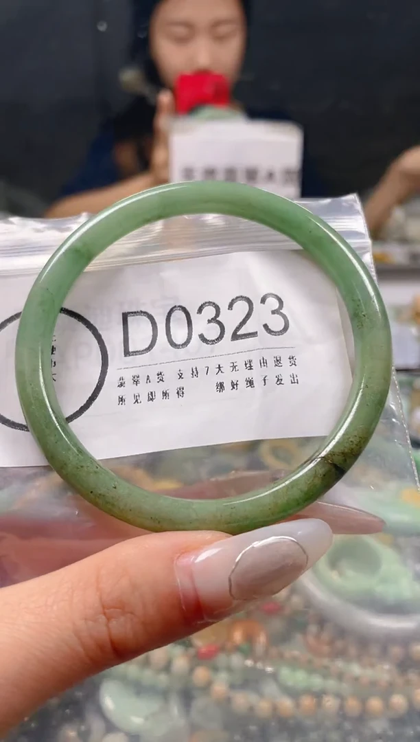 【闪购商品】翡翠颈饰未镶嵌58-60/D/纹裂沙眼瑕疵介意勿拍
