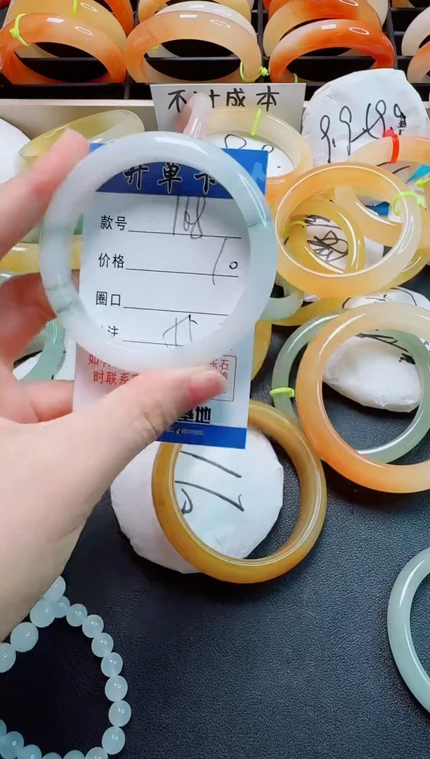 石英质玉手镯未镶嵌168