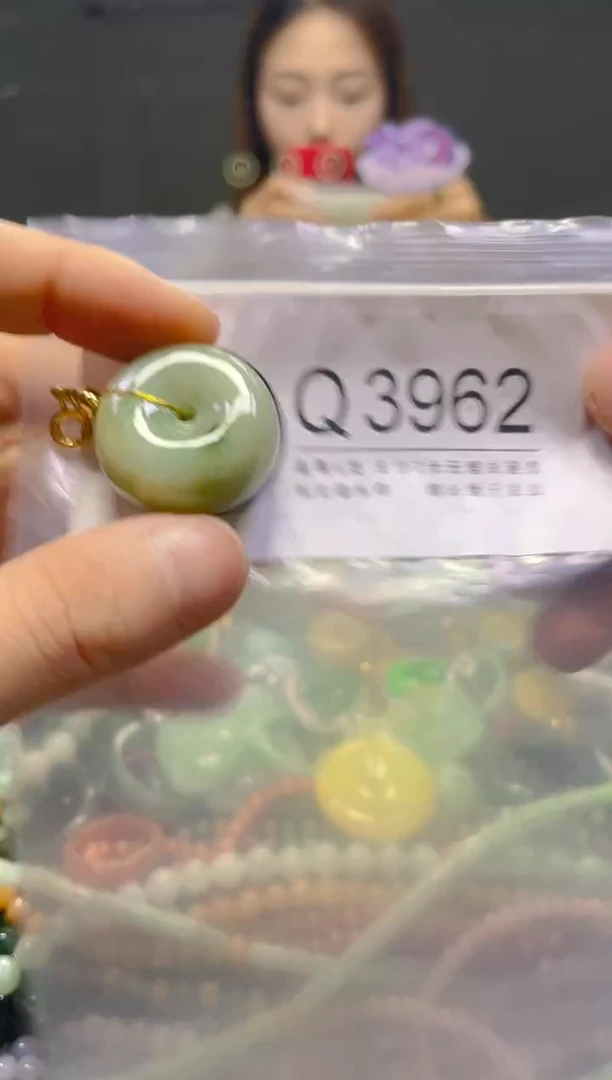 颈饰未镶嵌翡翠/Q/翡翠A货，一件也是批发价