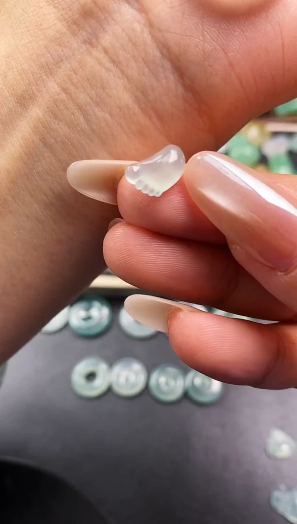 裸石翡翠福利品   脚丫