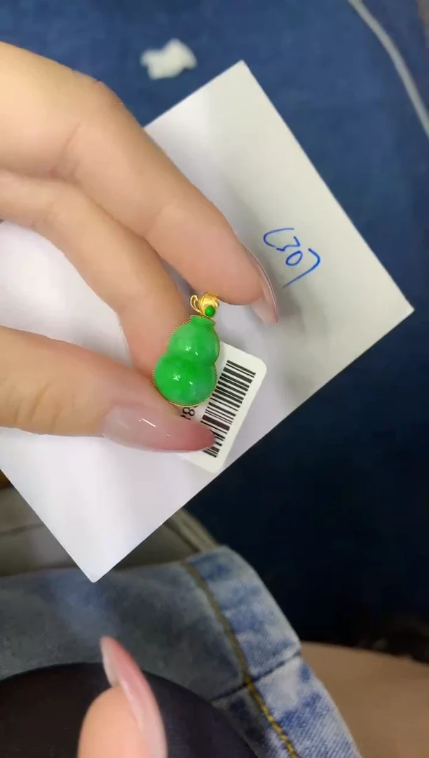 翡翠18K金镶嵌颈饰缅甸天然翡翠A货