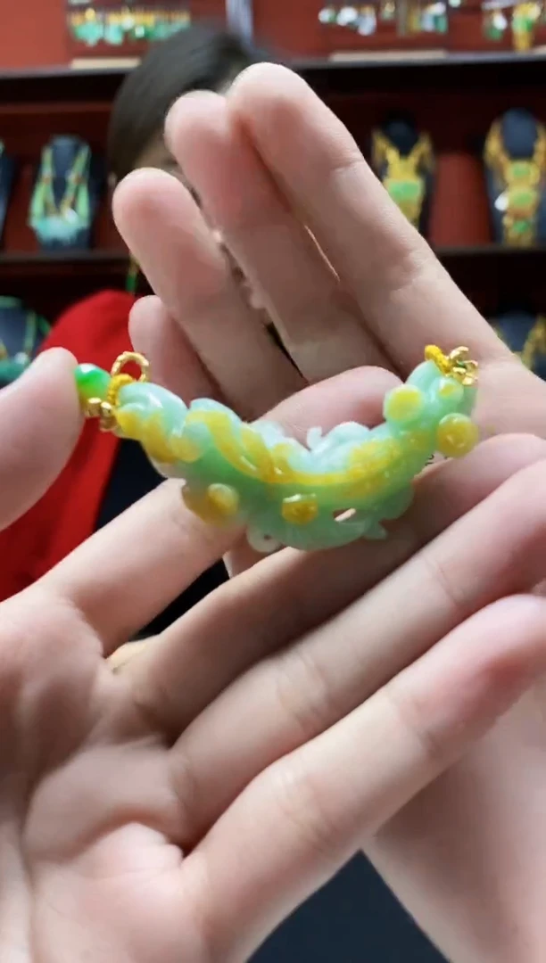 颈饰未镶嵌翡翠吊坠