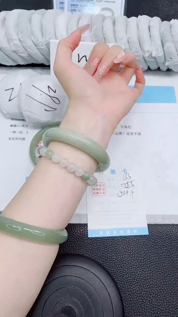 未镶嵌手镯石英质玉133-58.5