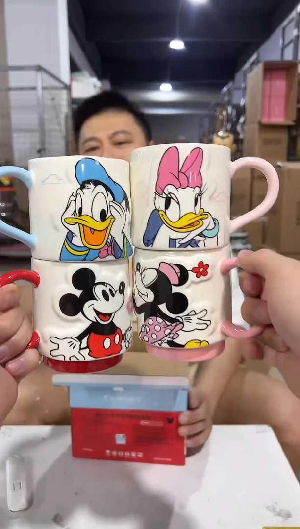 瓷片原盒米奇米妮拿花对杯加唐老鸭黛西对杯