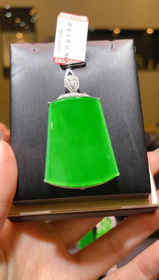 【闪购商品】翡翠吊坠(赠链)18K金镶嵌A41
