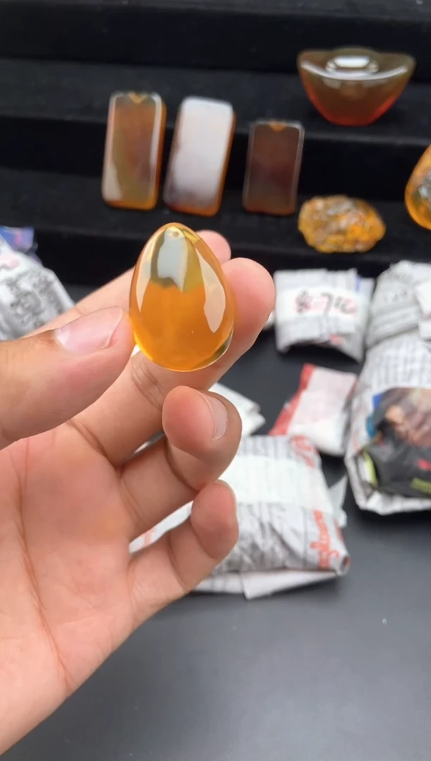琥珀颈饰未镶嵌水滴吊坠