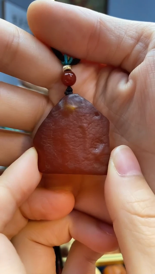 未镶嵌颈饰琥珀吊坠