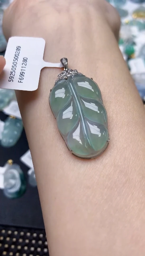 颈饰18K金镶嵌翡翠天然缅甸A货翡翠