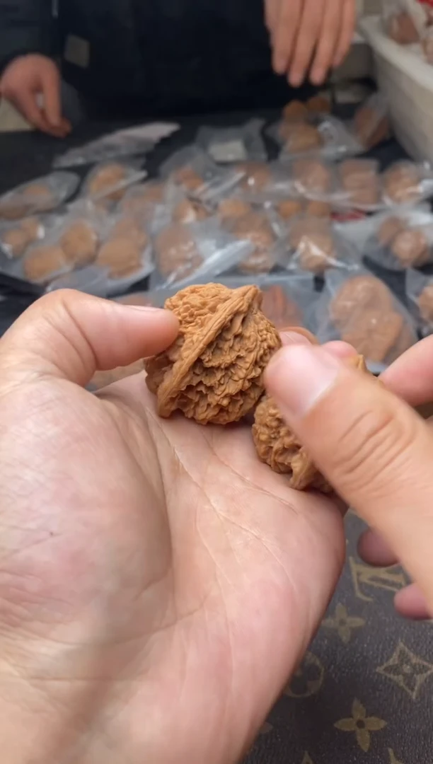 【闪购商品】文玩核桃把件A164号41尺满天星