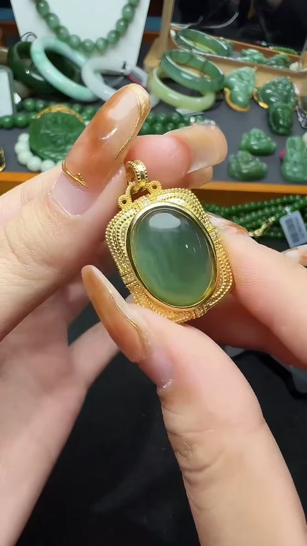 【闪购商品】和田玉吊坠(赠链)未镶嵌55