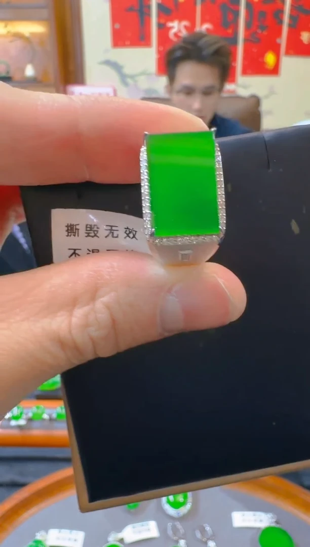 18K金镶嵌戒指翡翠天然A货翡翠