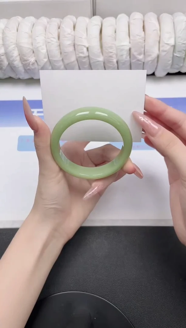 未镶嵌手镯石英质玉58-56.3