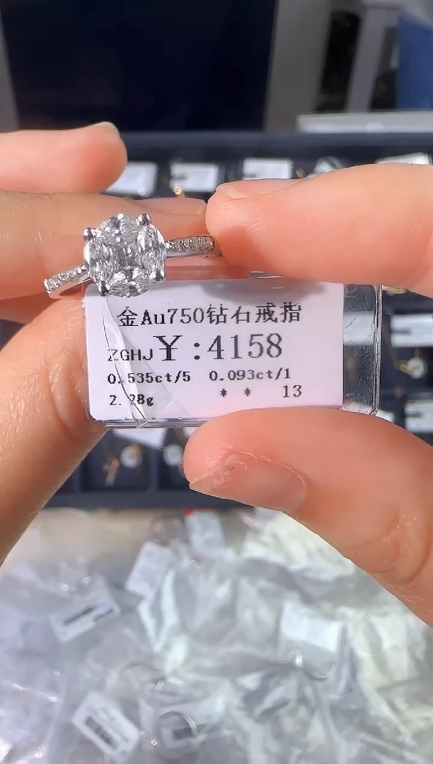 18K金镶嵌戒指/指环钻石关*。3400