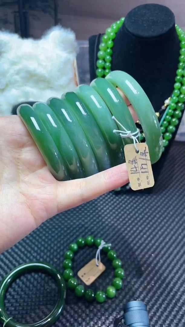 颈饰未镶嵌和田玉和田玉碧玉俄料粉青猫眼手镯多样性其一发货