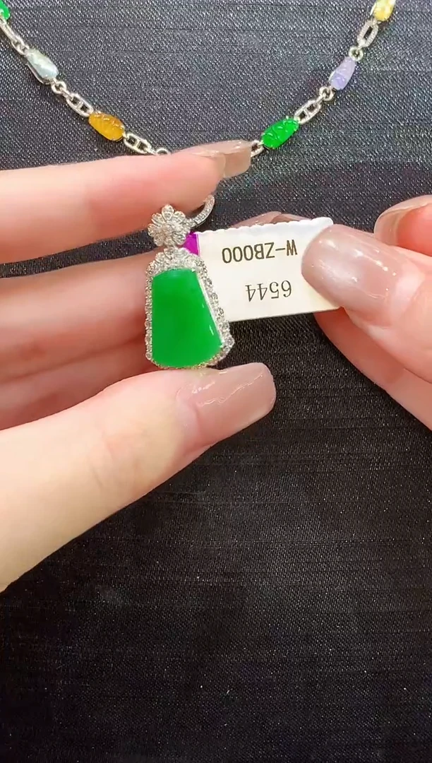 吊坠(不含链)18K金镶嵌翡翠YS多样性发其一