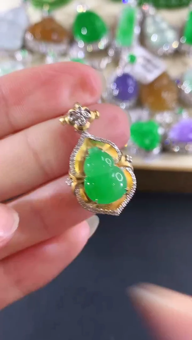 吊坠(不含链)18K金镶嵌翡翠197|