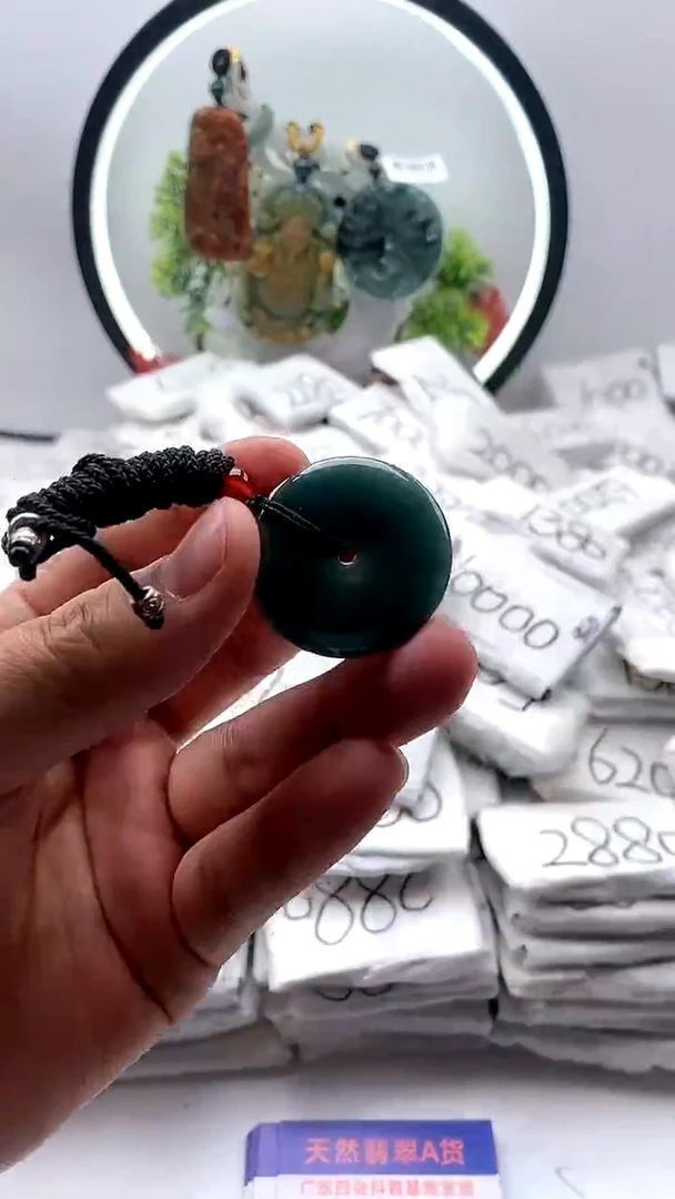 【闪购商品】翡翠颈饰未镶嵌扣