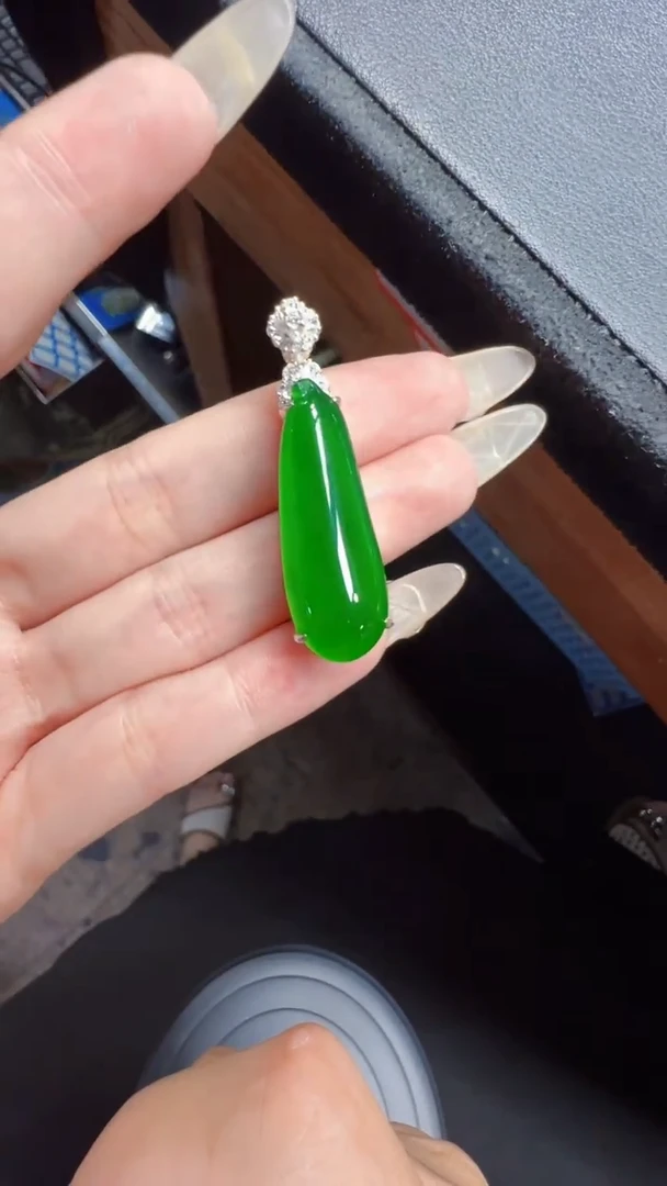 未镶嵌定制翡翠翡翠A货有轻微色差属于正常现象，福瓜多样性发货1