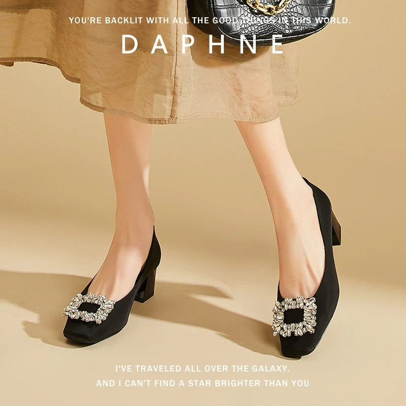 达芙妮黑色粗跟高跟鞋女2025夏季新款方头时装鞋时尚水钻浅口单鞋