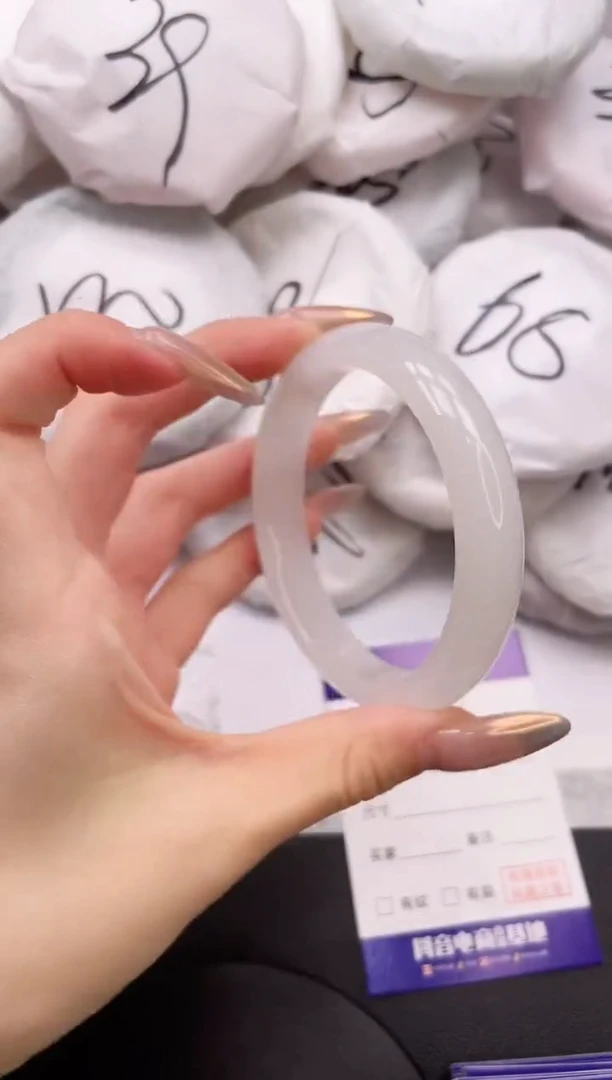 【闪购商品】石英质玉手镯未镶嵌1K401-61