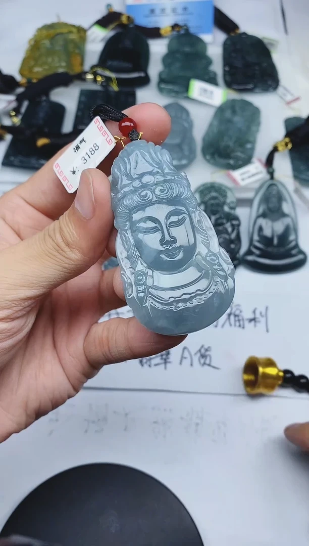 颈饰未镶嵌翡翠