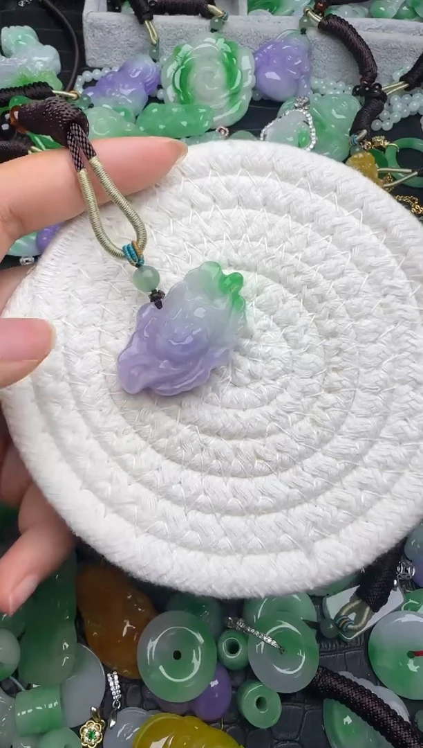 颈饰未镶嵌翡翠缅甸翡翠吊坠