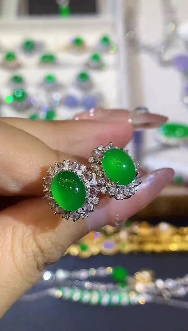 18K金镶嵌翡翠耳饰萍****6多样性发其一