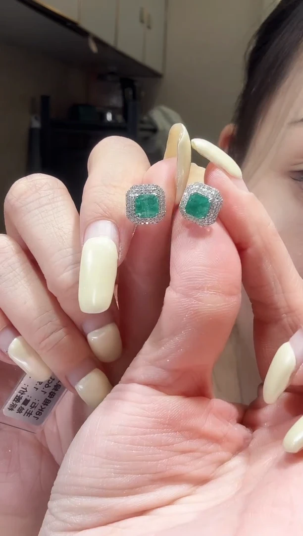 18K金镶嵌戒指祖母绿1.6ct