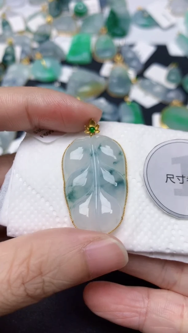 颈饰18K金镶嵌翡翠天然缅甸A货翡翠