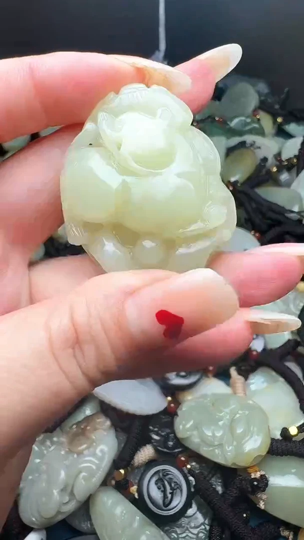 和田玉未镶嵌颈饰1