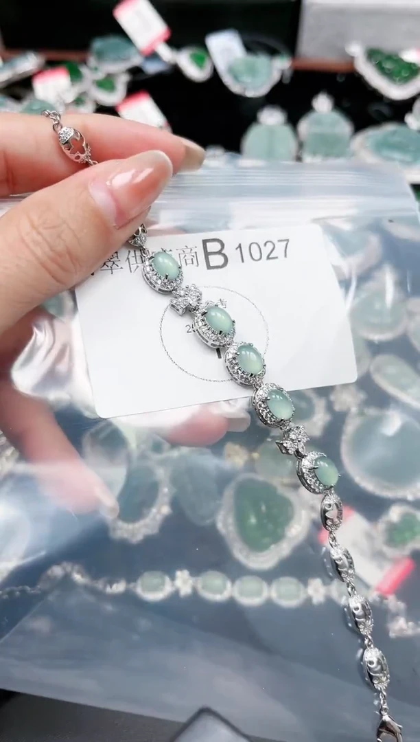 【闪购商品】翡翠颈饰未镶嵌1027赠皮绳