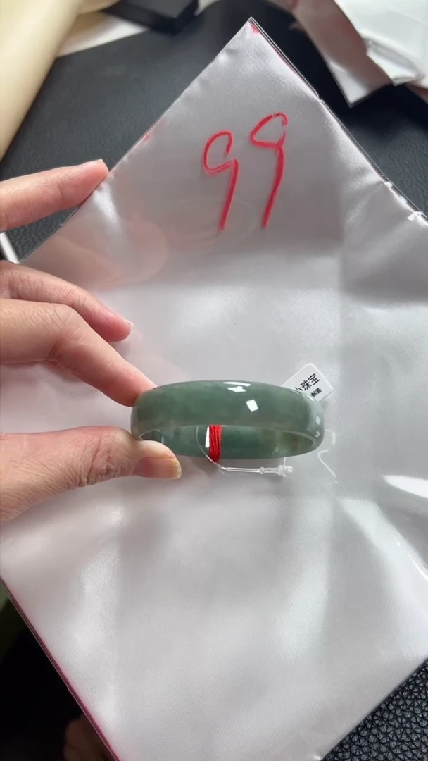 【闪购商品】翡翠手镯未镶嵌圈口52