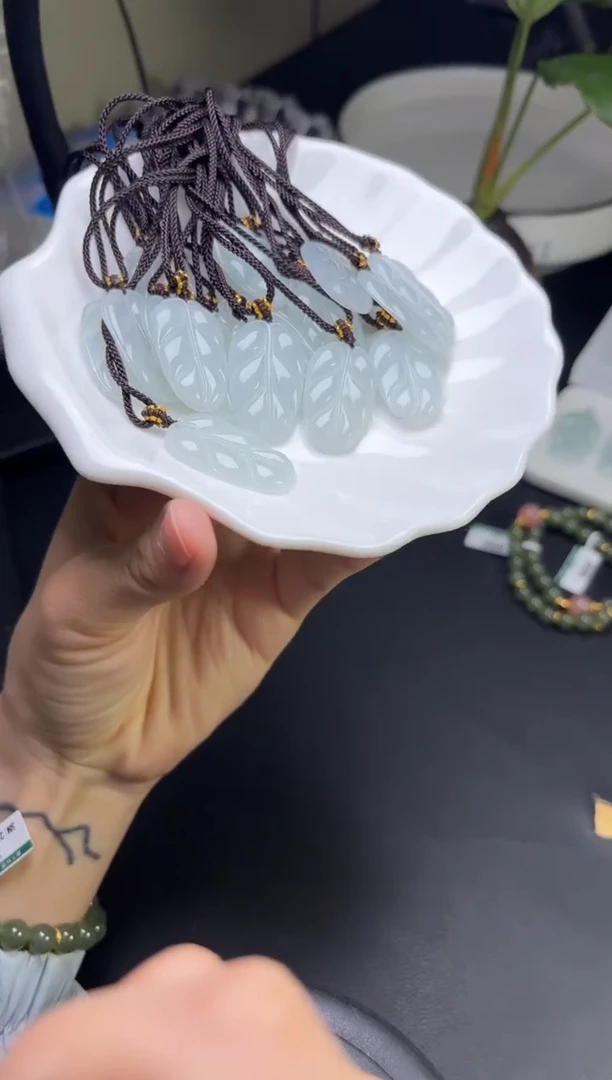 未镶嵌挂件翡翠多样性发一件R703110