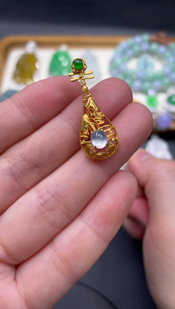 【闪购商品】翡翠颈饰18K金镶嵌82.........