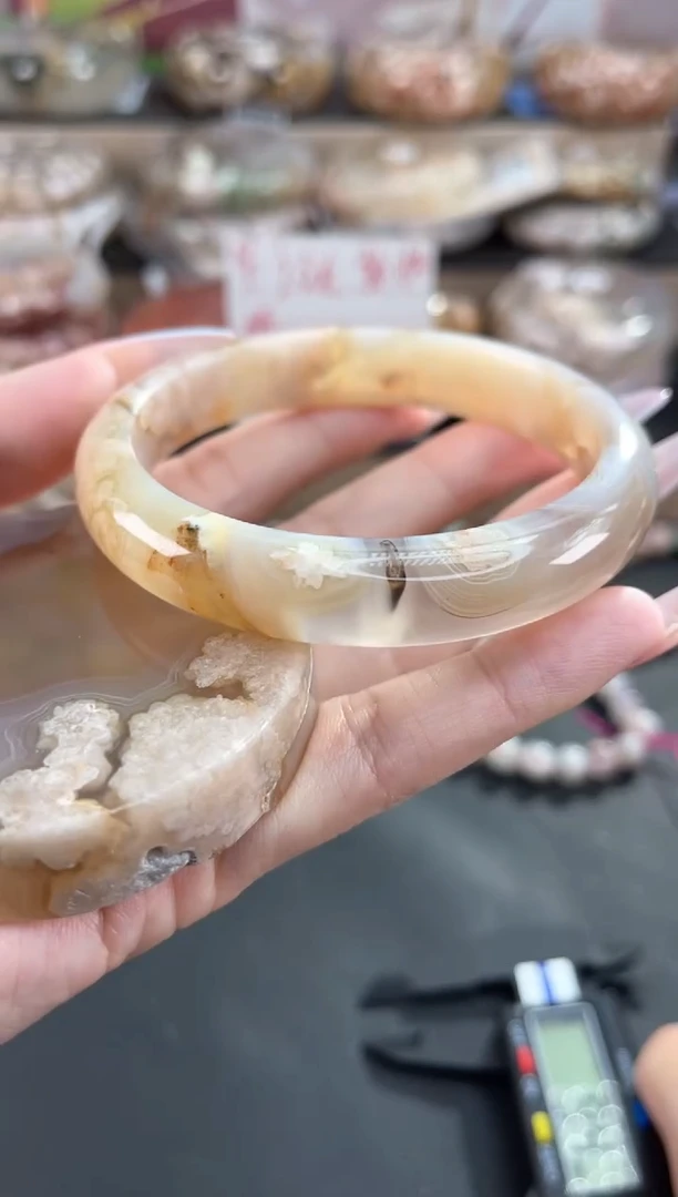 未镶嵌手镯石英质玉62