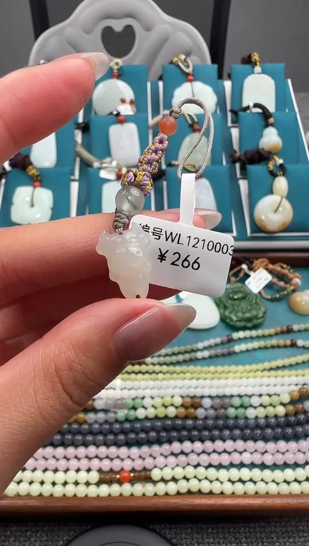 颈饰未镶嵌和田玉吊坠WL