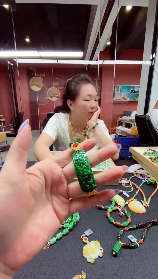 颈饰未镶嵌翡翠1*?翡翠手牌