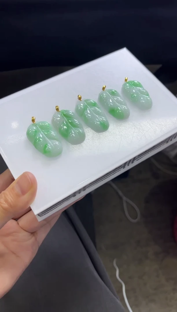 颈饰18K金镶嵌翡翠M52/多样性发一件/配绳子