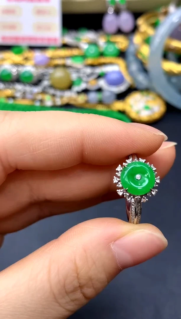 18K金镶嵌戒指翡翠146-中国好珍宝