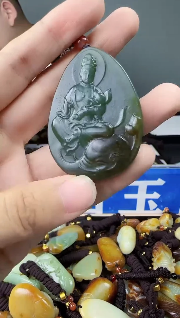 和田玉未镶嵌颈饰1
