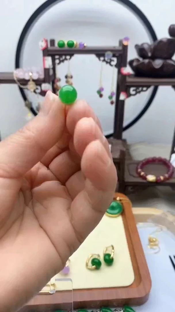 【闪购商品】翡翠耳钉银S925镶嵌翡翠56