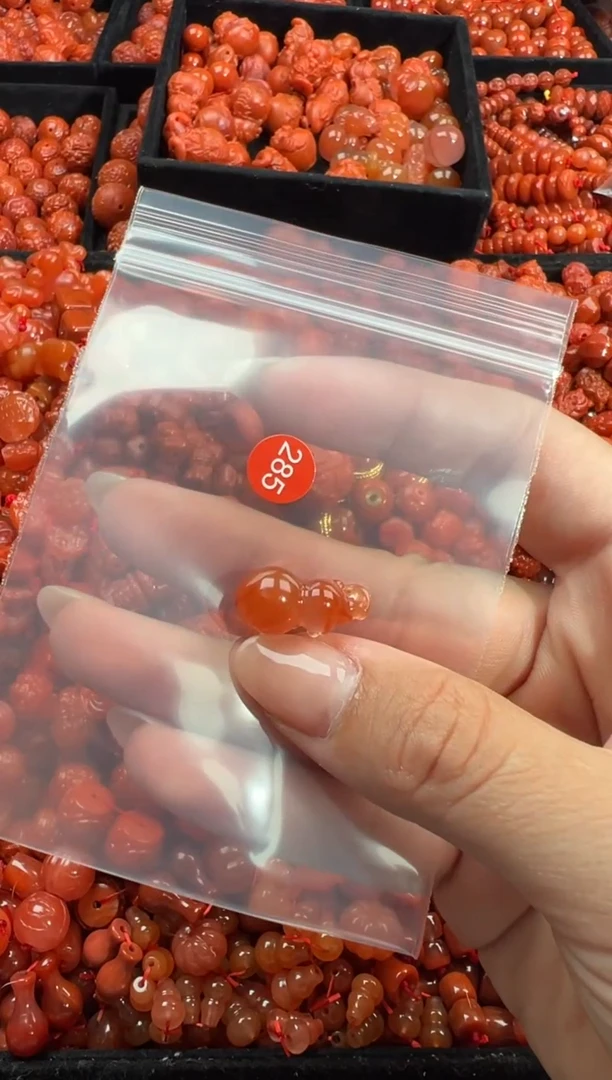 南红玛瑙未镶嵌颈饰1