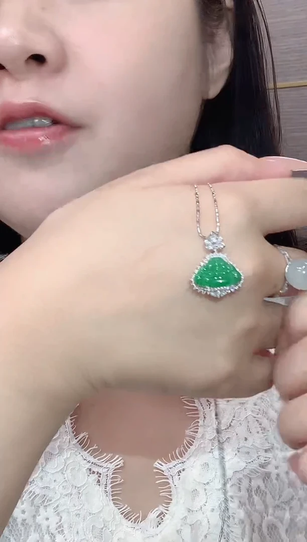 吊坠(不含链)18K金镶嵌翡翠C16