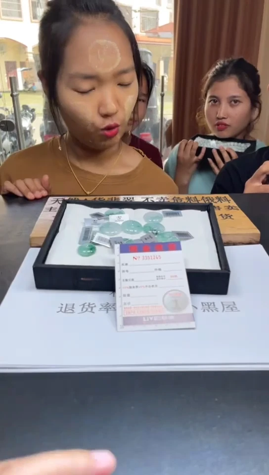 定制翡翠未镶嵌未抛光毛货多样性发其一拍一发一0000