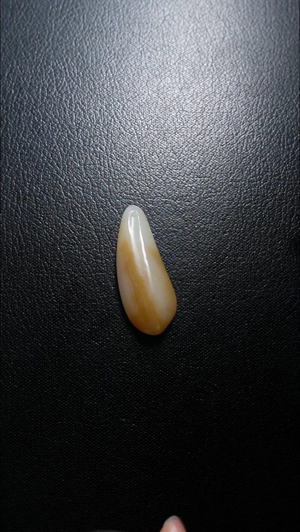 颈饰未镶嵌和田玉吊坠