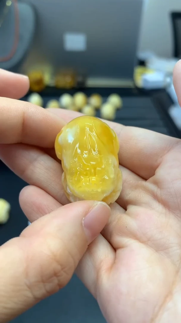 未镶嵌琥珀珠宝奇石1686